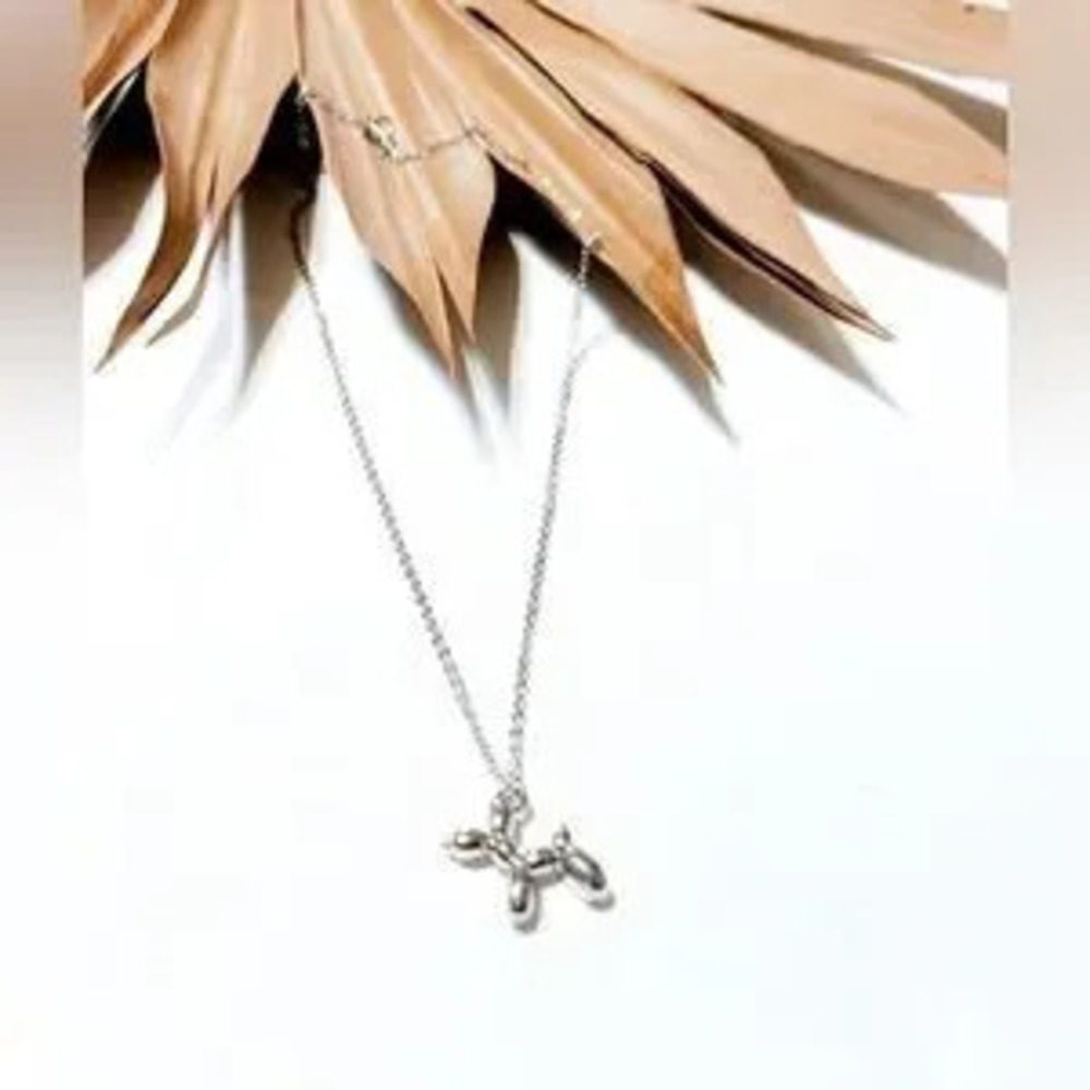 Silver ballon dog necklace? F8